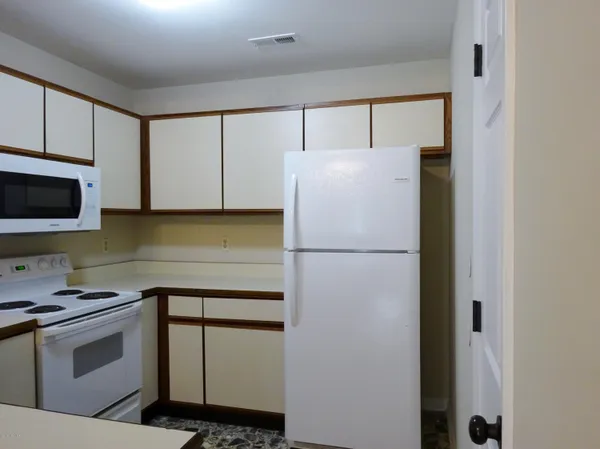 $1,400 | 122 Basswood Court, Jacksonville, NC 28546