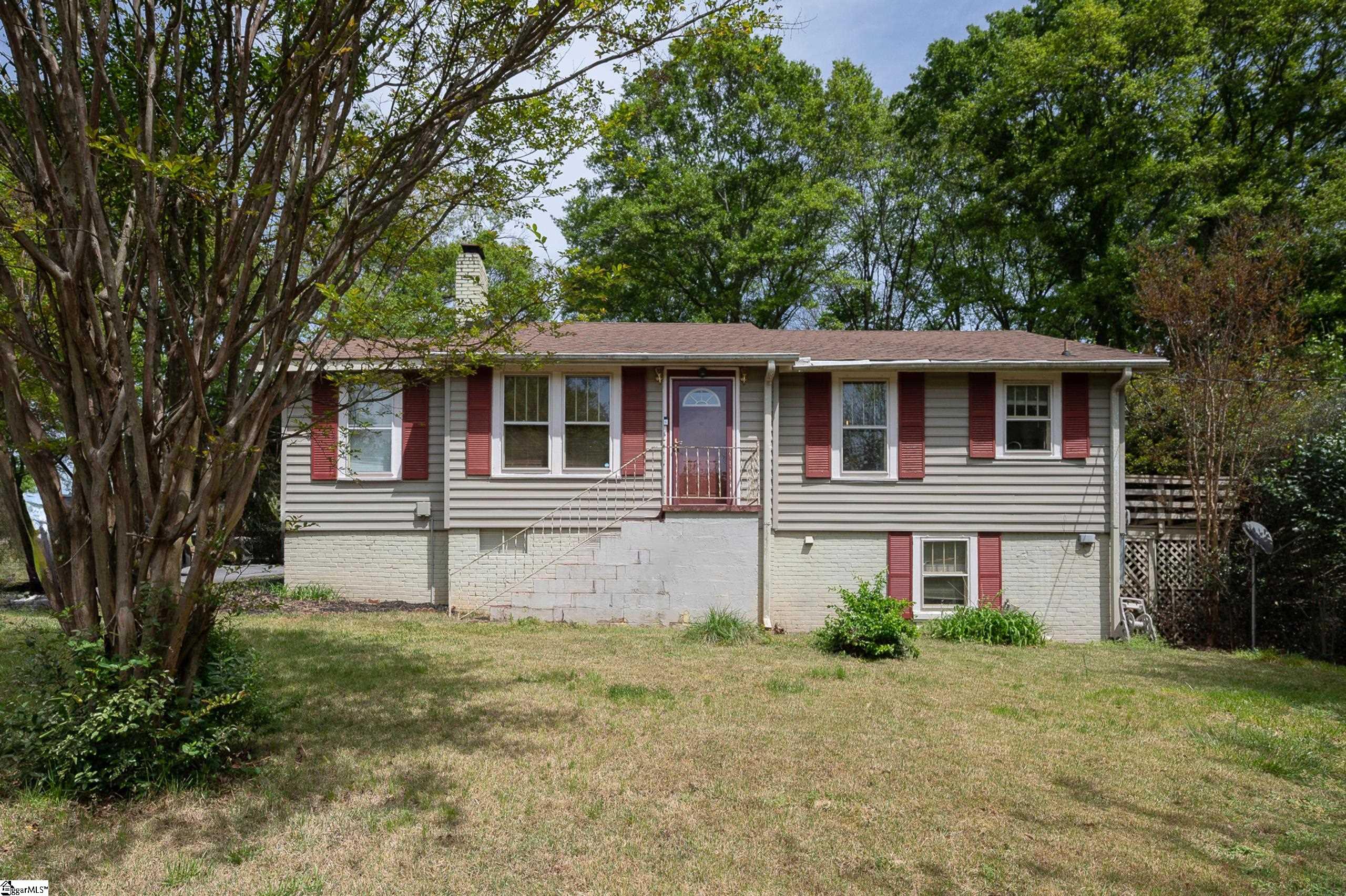 135 Keith Drive Greenville, SC 29607 - Photo 1 of 19