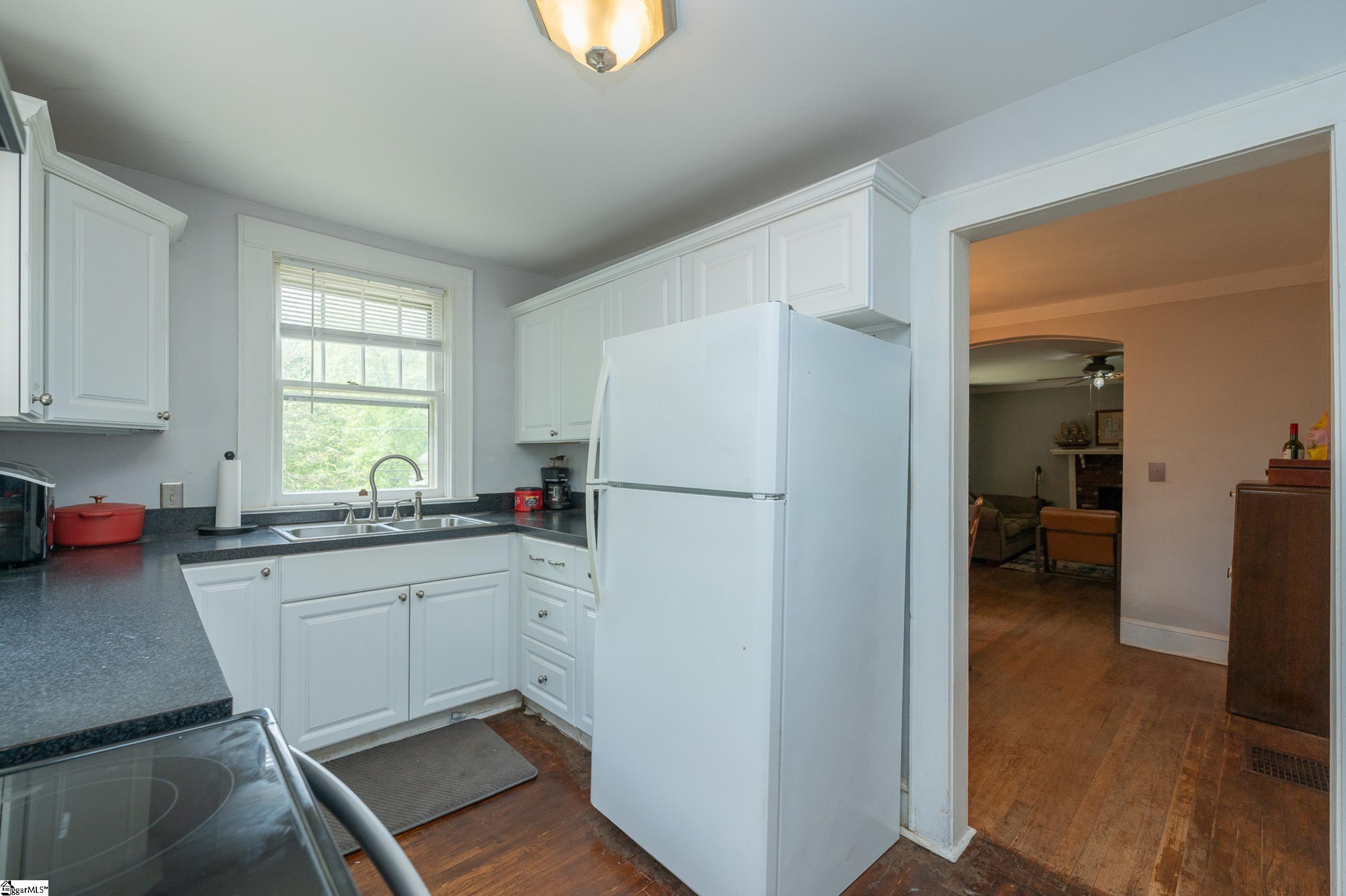 135 Keith Drive Greenville, SC 29607 - Photo 11 of 19