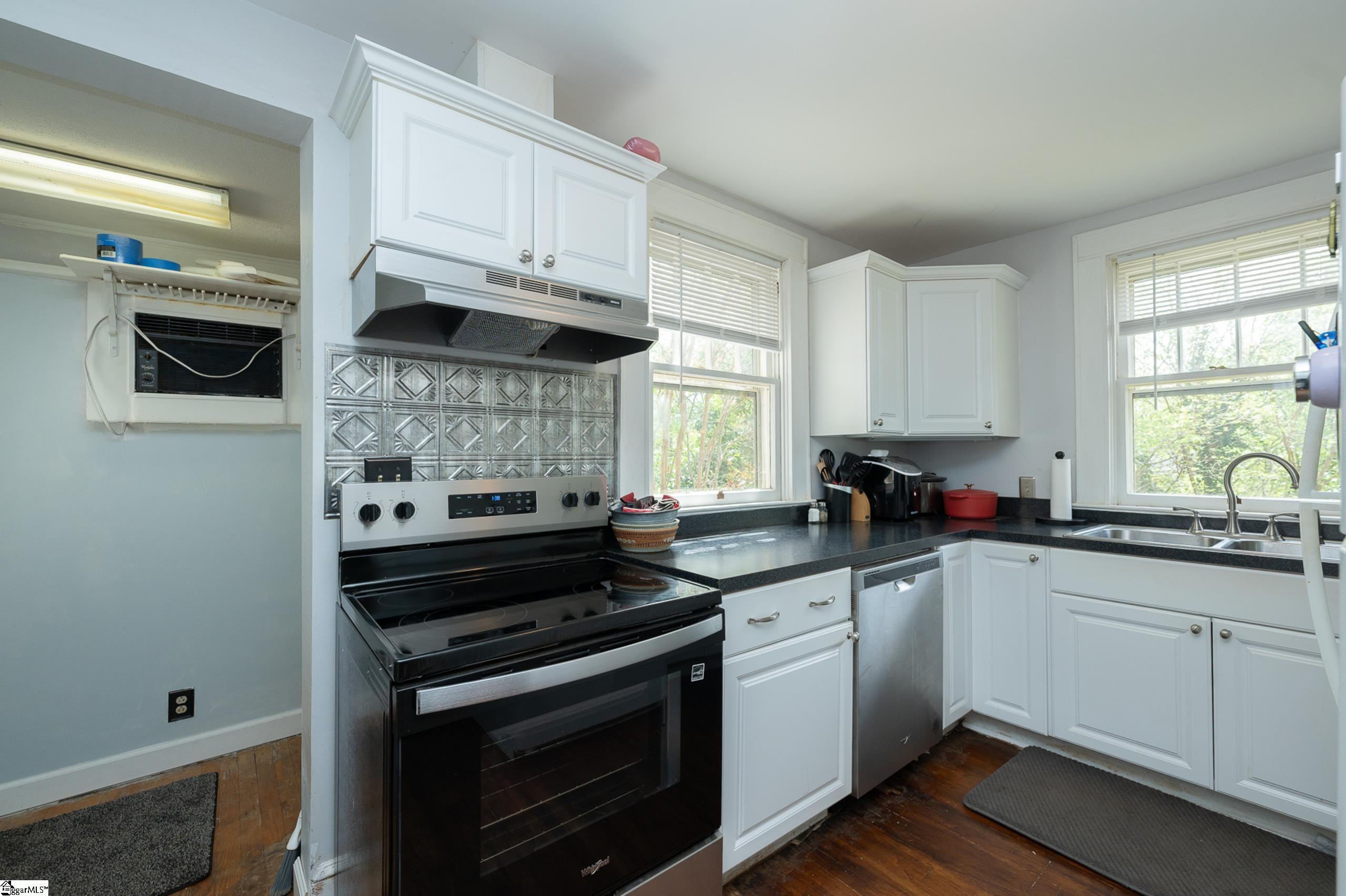 135 Keith Drive Greenville, SC 29607 - Photo 10 of 19