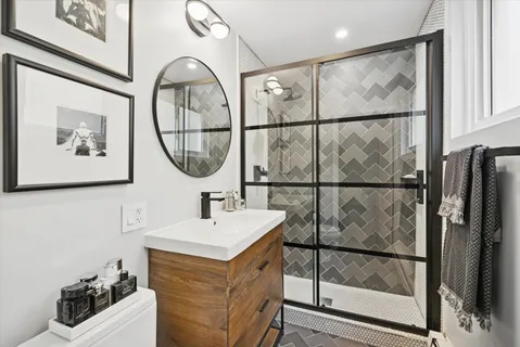 $300,000 | 2726 Central Street, Unit 2D, Evanston, IL 60201