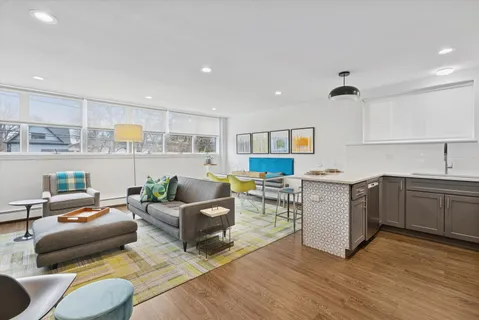 $300,000 | 2726 Central Street, Unit 2D, Evanston, IL 60201