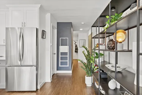 $300,000 | 2726 Central Street, Unit 2D, Evanston, IL 60201