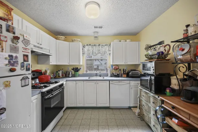 $445,000 | 2 Madison Court, Tinton Falls, NJ 07712