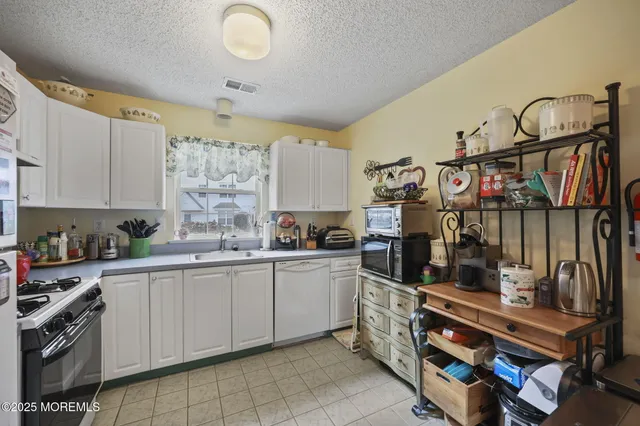 $445,000 | 2 Madison Court, Tinton Falls, NJ 07712