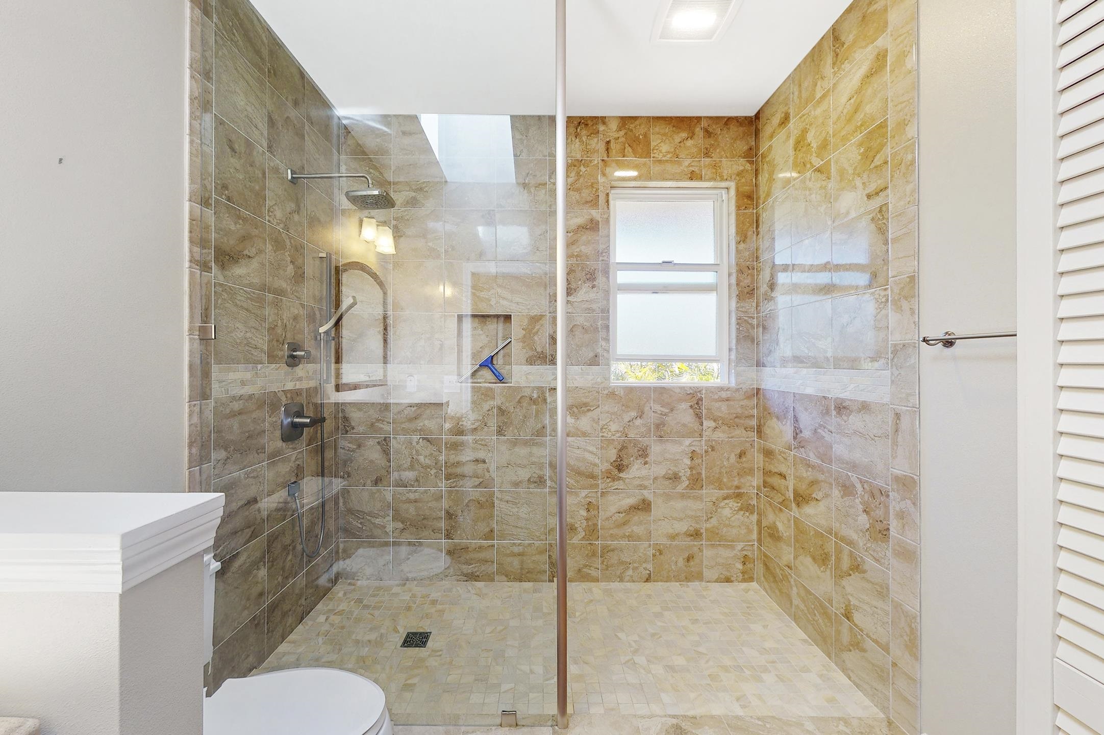 1480 Hog Back Road, Unit 1480 HOG BACK ROAD Haiku, HI 96708 - Photo 21 of 29 a bathroom with a shower