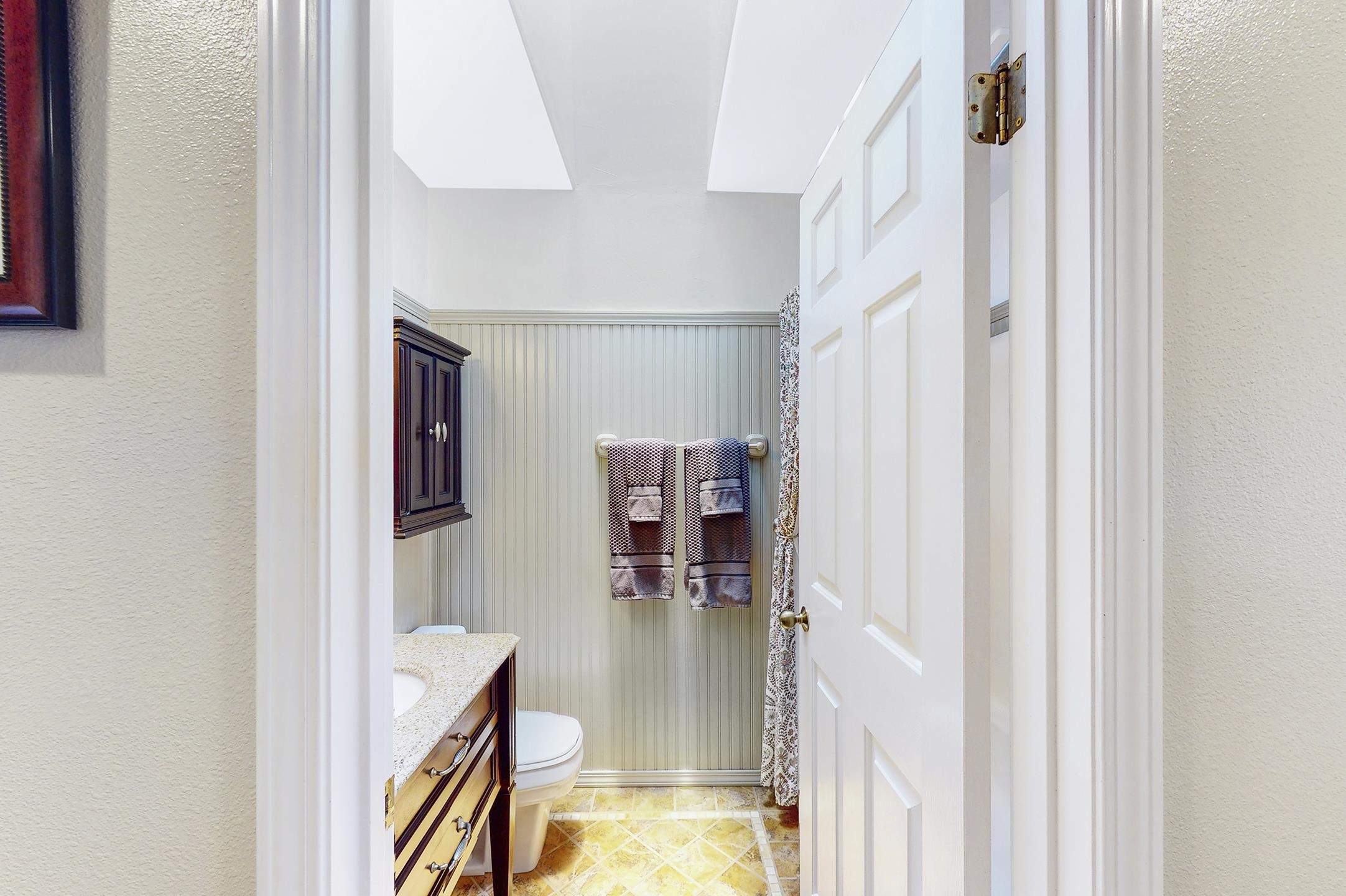 1480 Hog Back Road, Unit 1480 HOG BACK ROAD Haiku, HI 96708 - Photo 6 of 29 a view of a hallway with seating area