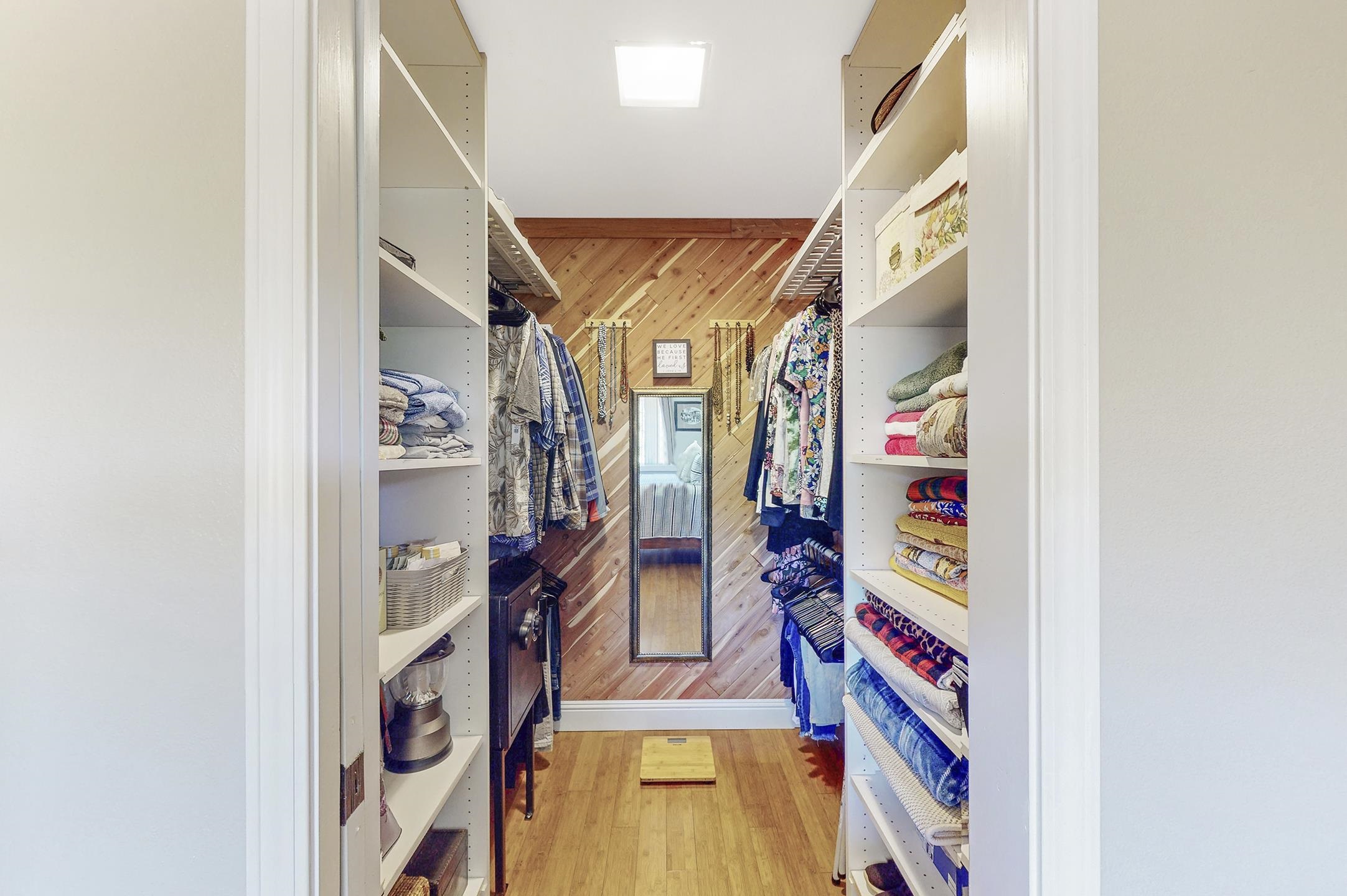 1480 Hog Back Road, Unit 1480 HOG BACK ROAD Haiku, HI 96708 - Photo 8 of 29 a view of an entryway with furniture