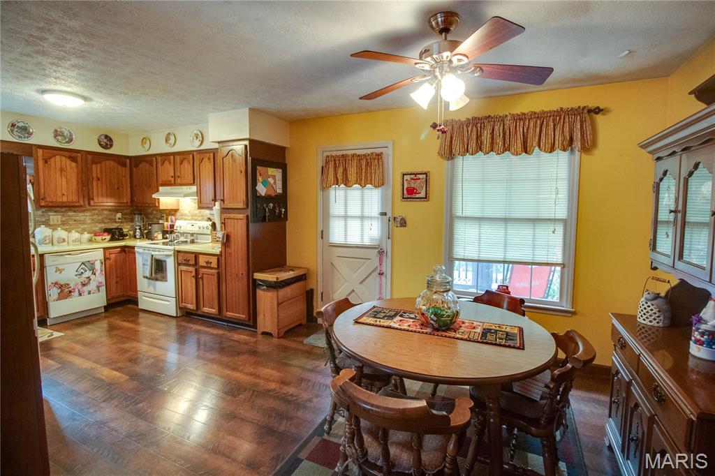 5328 Seminary Road Alton, IL 62002 - Photo 9 of 40