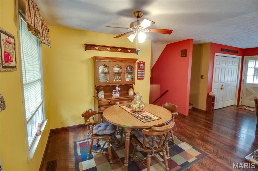 5328 Seminary Road Alton, IL 62002 - Photo 10 of 40