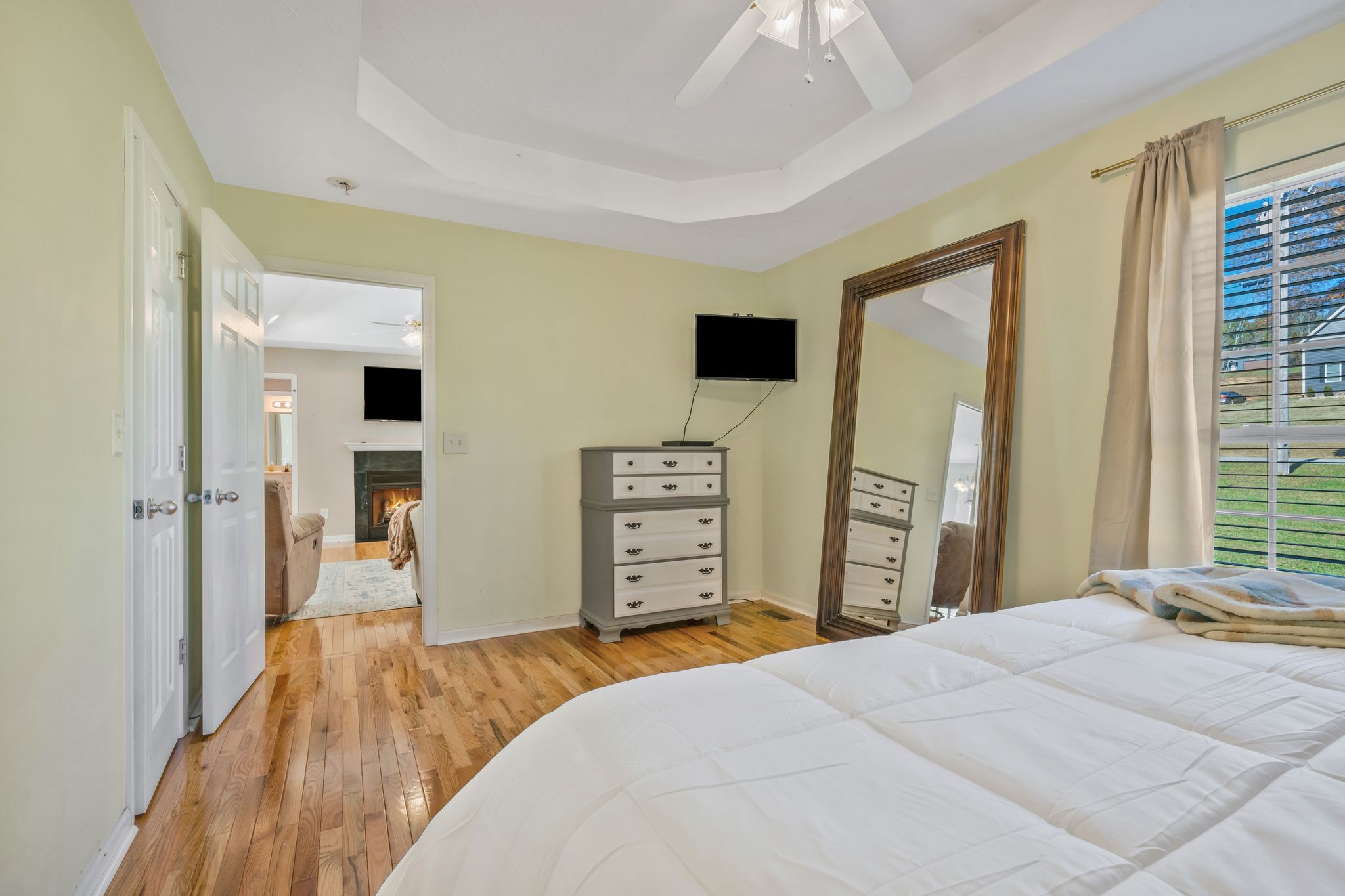 1427 St Paul Road Charlotte, TN 37036 - Photo 14 of 38 a bedroom with a bed and a flat tv screen