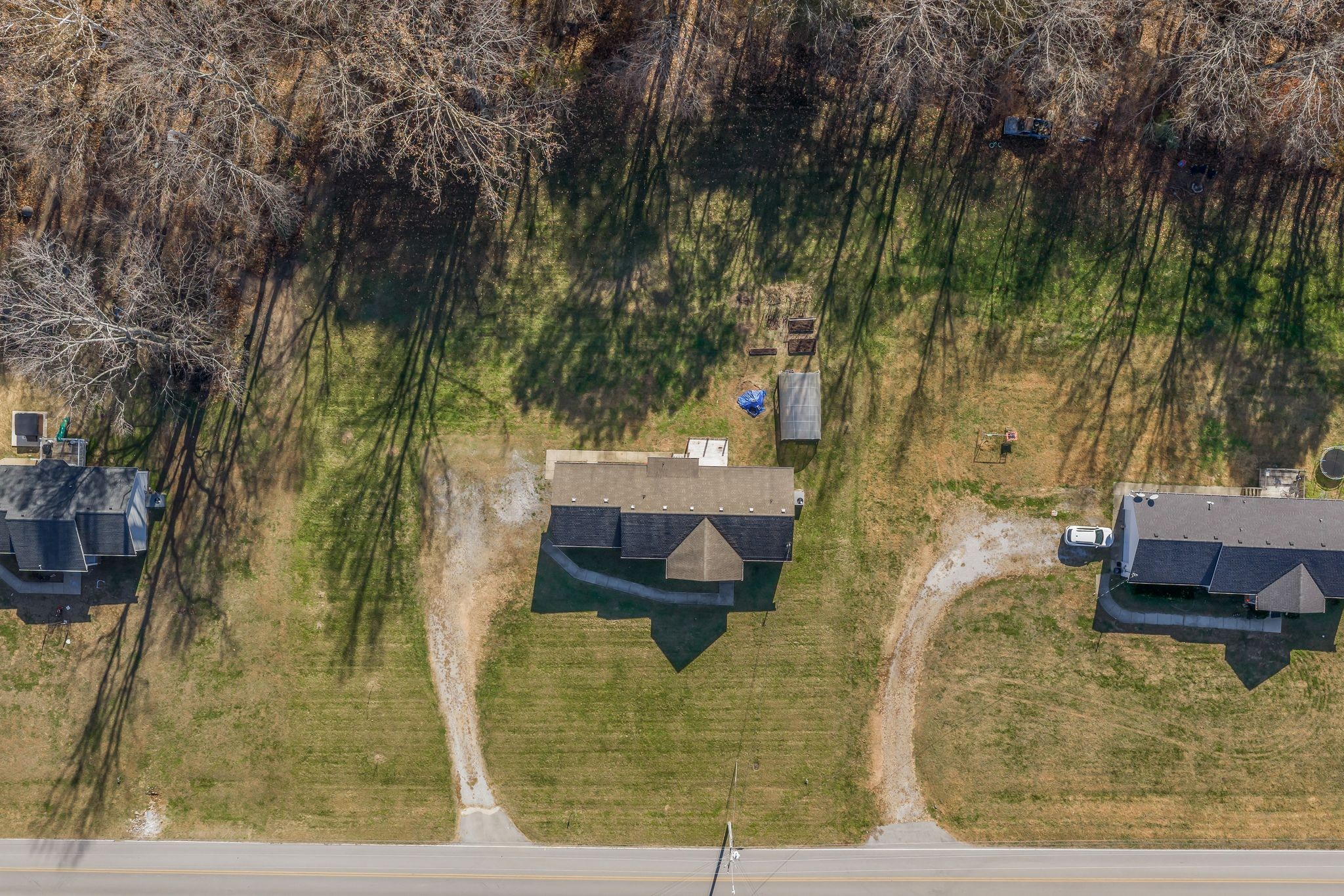 1427 St Paul Road Charlotte, TN 37036 - Photo 35 of 38 a backyard of a house with lots of green space