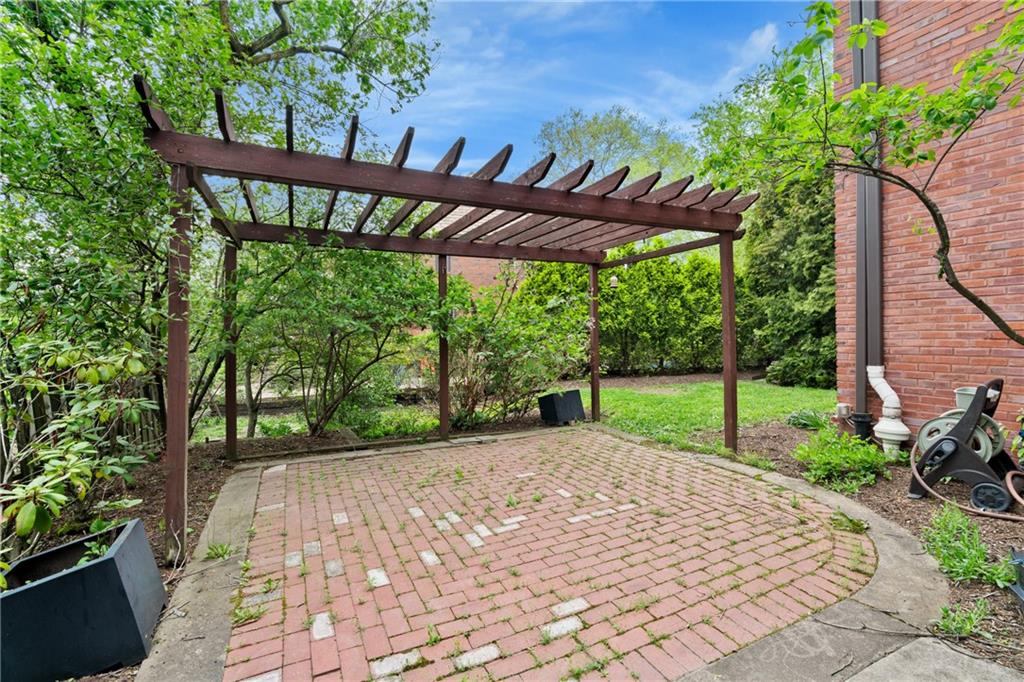 943 Wellesley Road Pittsburgh, PA 15206 - Photo 27 of 34 a view of a backyard with a garden