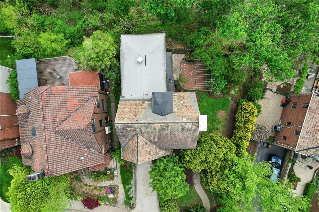 943 Wellesley Road Pittsburgh, PA 15206 - Photo 29 of 34 an aerial view of a house with outdoor space and a garden