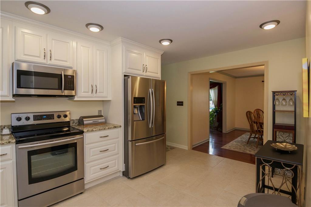 7224 Moorgate Road Indianapolis, IN 46250 - Photo 6 of 20 Gallery Image 6