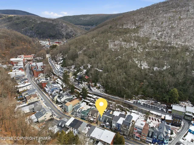 a black and white photo of a living room