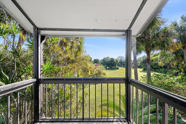$549,900 | 13334 Polo Club Road, Unit 304, Wellington, FL 33414