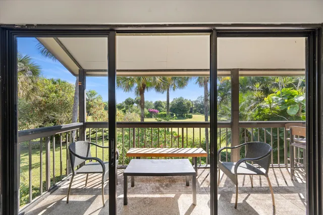 $549,900 | 13334 Polo Club Road, Unit 304, Wellington, FL 33414