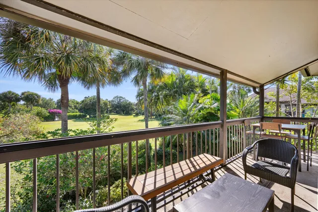 $549,900 | 13334 Polo Club Road, Unit 304, Wellington, FL 33414