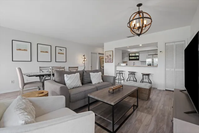 $549,900 | 13334 Polo Club Road, Unit 304, Wellington, FL 33414