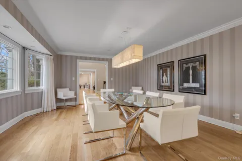 $5,625,000 | 32 Old House Lane, Sands Point, NY 11050