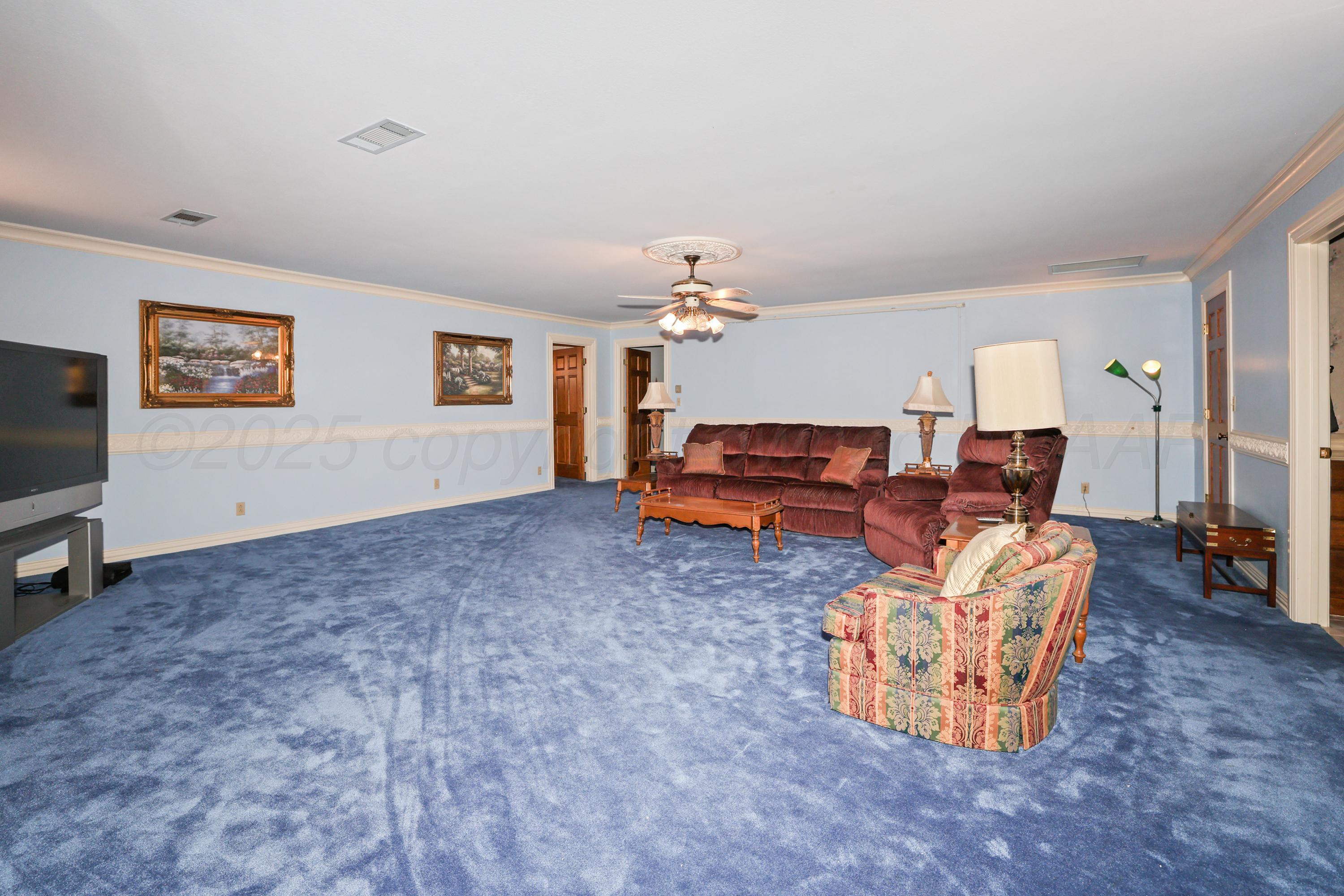 1401 County Road K Panhandle, TX 79068 - Photo 39 of 53 a living room with furniture
