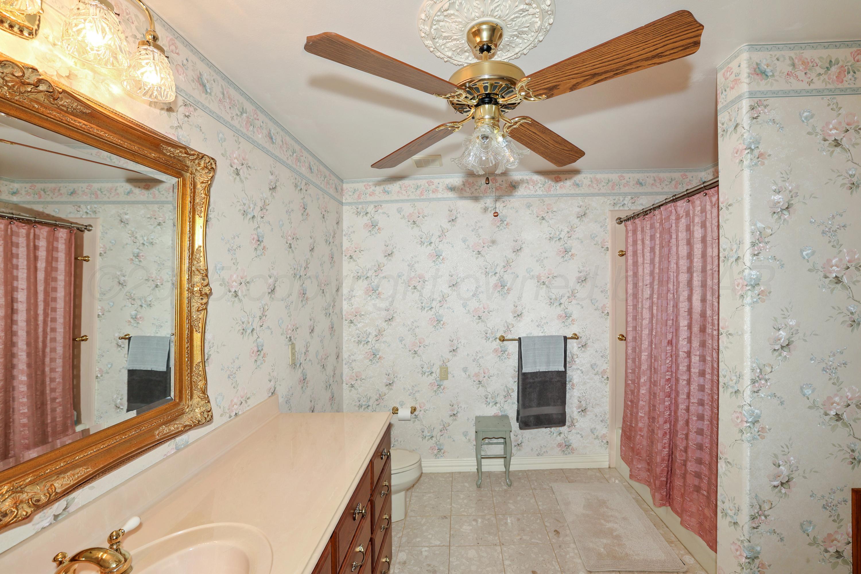 1401 County Road K Panhandle, TX 79068 - Photo 49 of 53 48-Bathroom