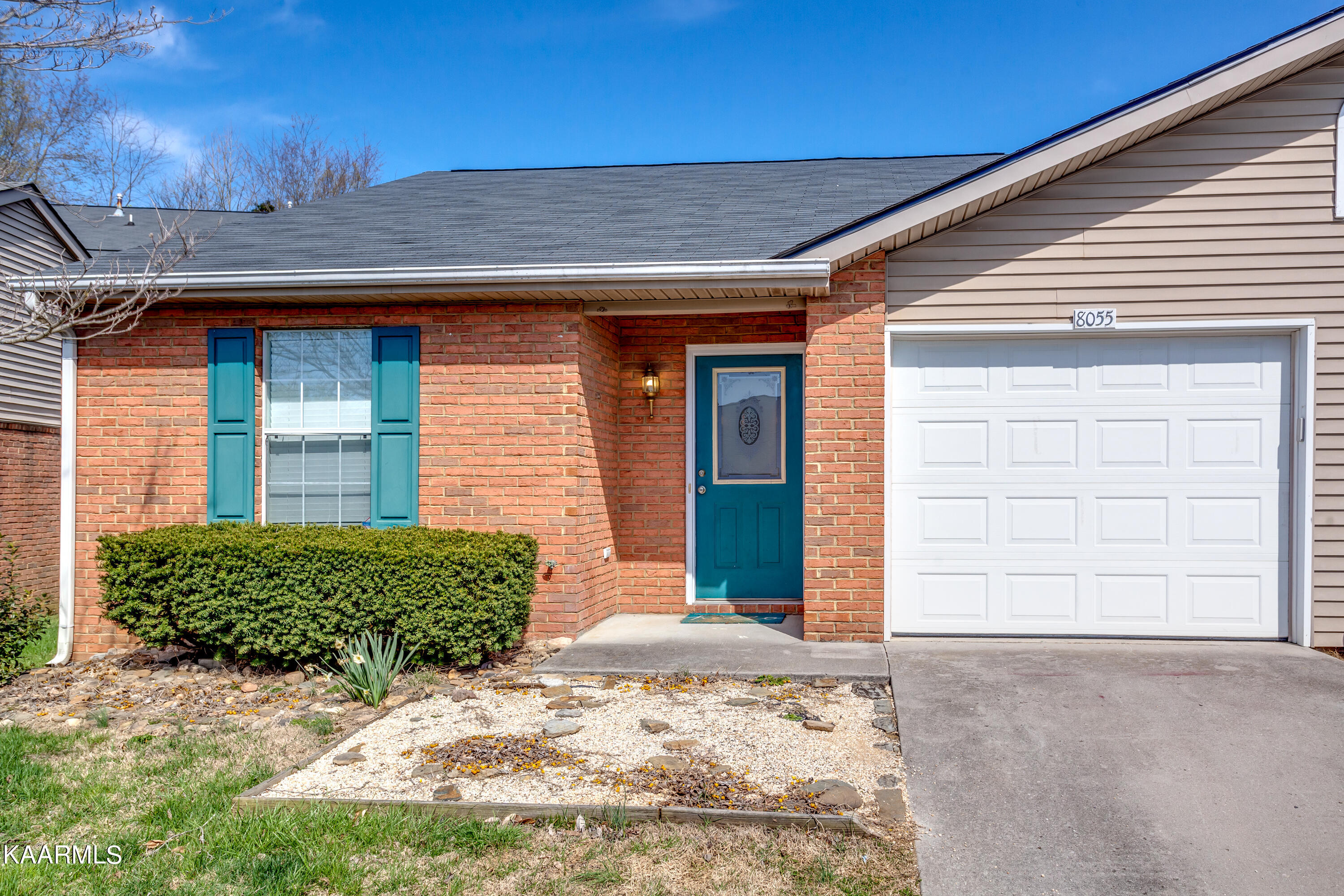 8055 Intervale Way Powell, TN 37849 - Photo 1 of 26 002230308-1-8055IntervaleWayPowellTN-SMA
