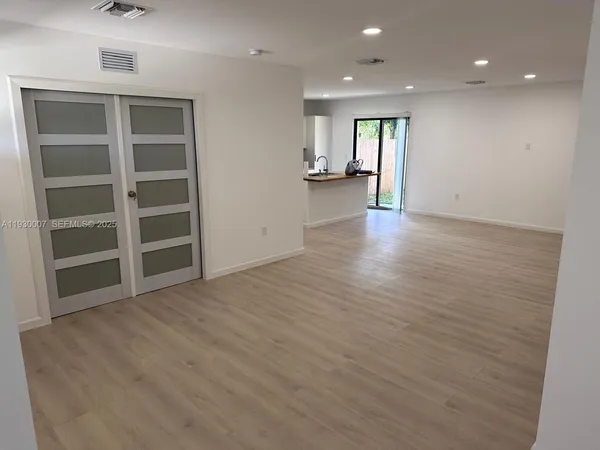 $2,600 | 574 Northwest 7th Street, Unit 1, Florida City, FL 33034