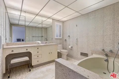 $4,295,000 | 213 South Rodeo Drive, Beverly Hills, CA 90212