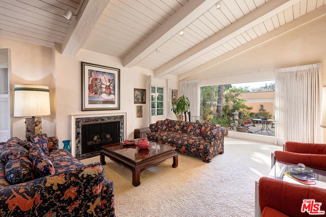 213 South Rodeo Drive Beverly Hills, CA 90212 - Photo 3 of 18