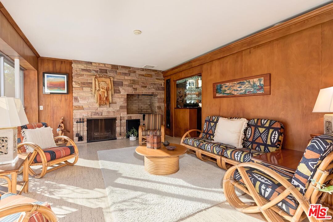 213 South Rodeo Drive Beverly Hills, CA 90212 - Photo 6 of 18