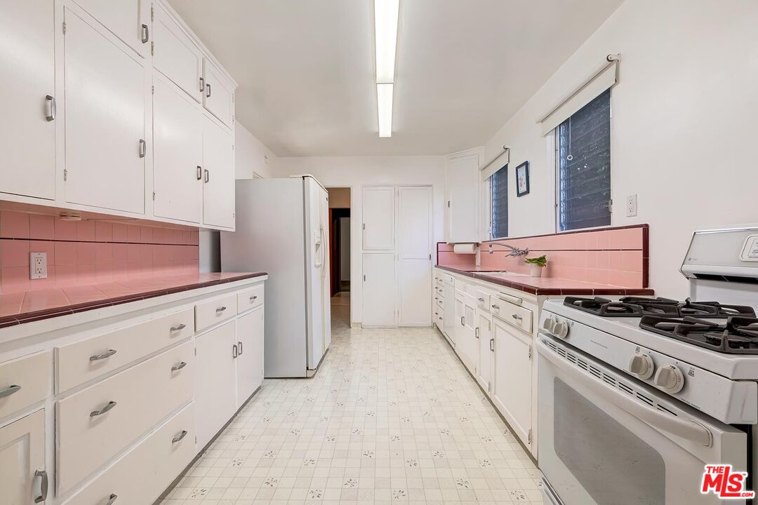 213 South Rodeo Drive Beverly Hills, CA 90212 - Photo 9 of 18