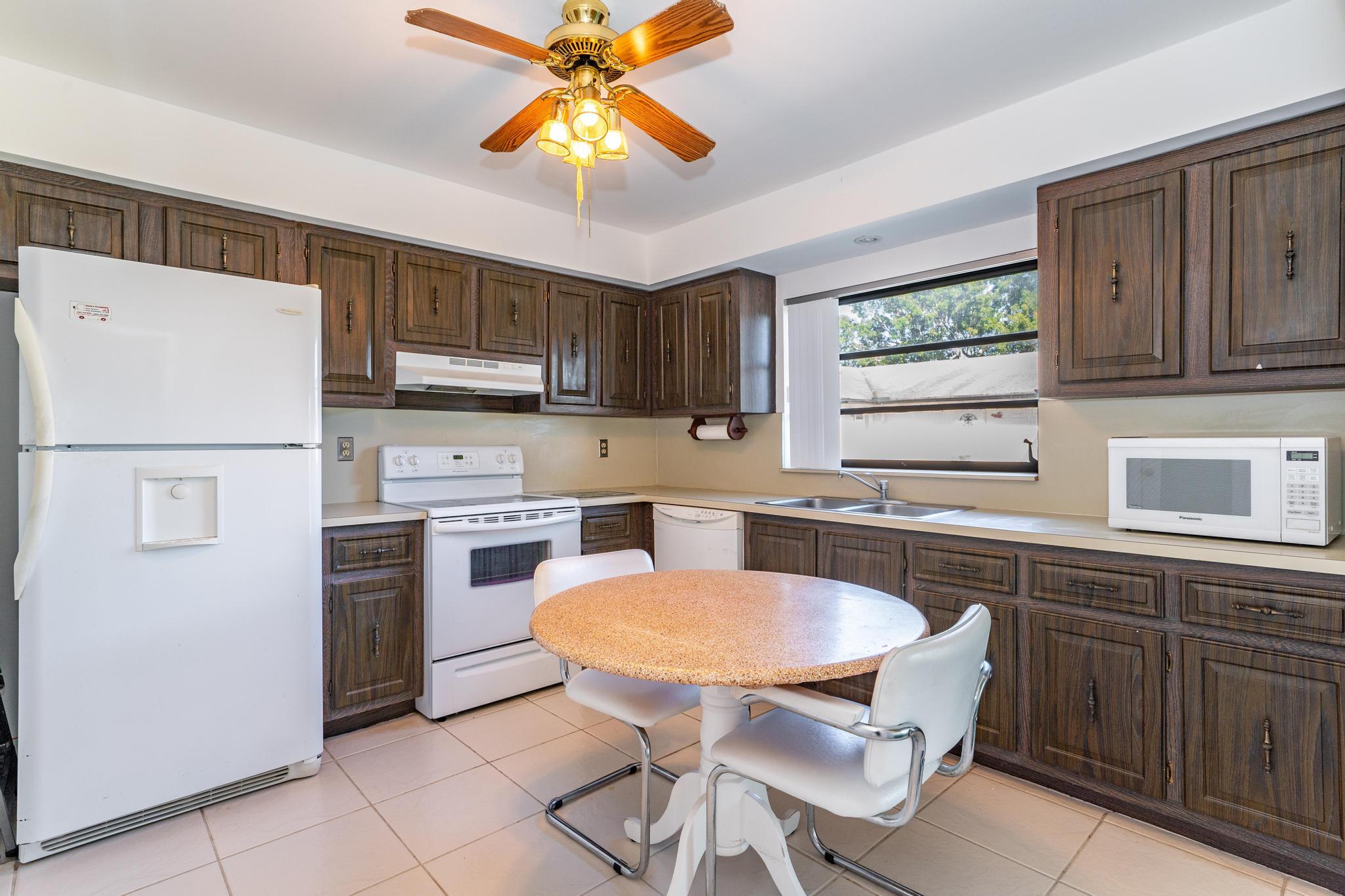 4869 Equestrian Road, Unit B Boynton Beach, FL 33436 - Photo 7 of 21 Eat-In Kitchen