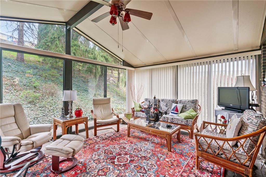 133 North Vireo Drive McKees Rocks, PA 15136 - Photo 16 of 27