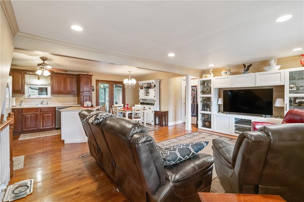 133 North Vireo Drive McKees Rocks, PA 15136 - Photo 3 of 27