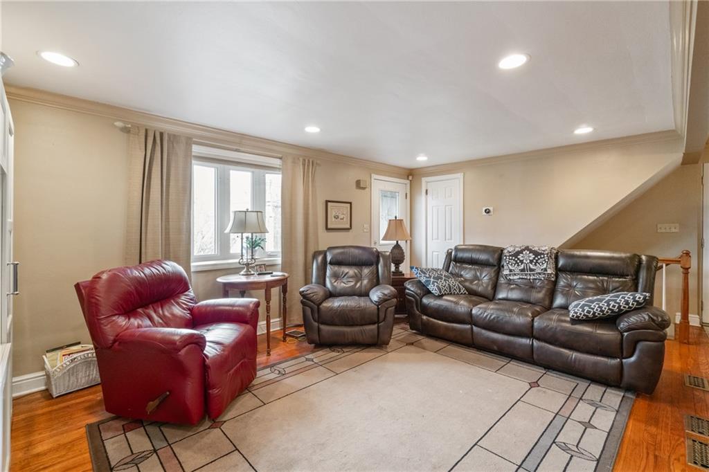 133 North Vireo Drive McKees Rocks, PA 15136 - Photo 4 of 27