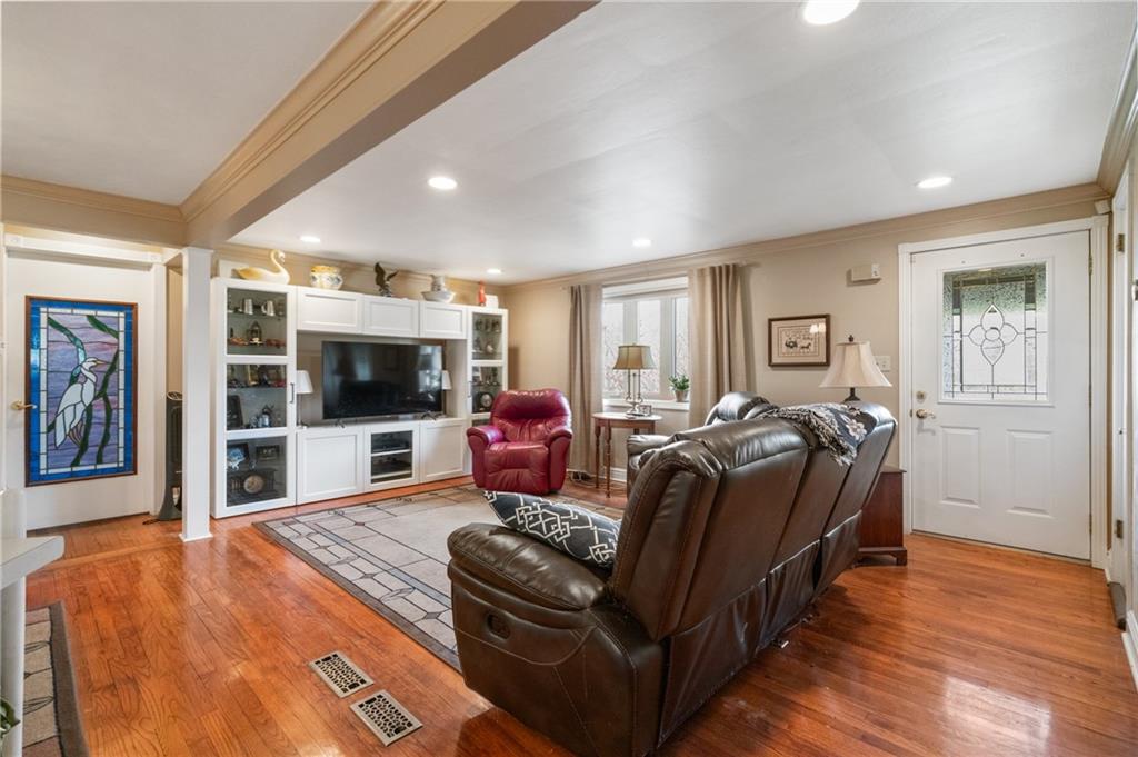 133 North Vireo Drive McKees Rocks, PA 15136 - Photo 5 of 27