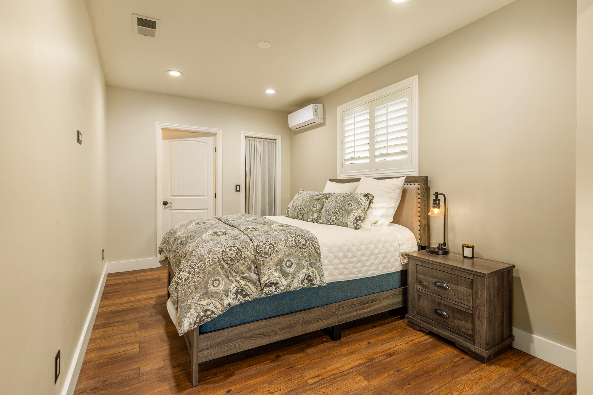 12475 Christmas Tree Road Ojai, CA 93023 - Photo 20 of 50 a spacious bedroom with a bed and a window