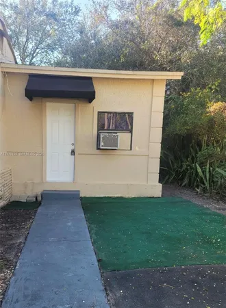 $850 | 842 Northwest 107th Street, Unit A, Miami, FL 33168