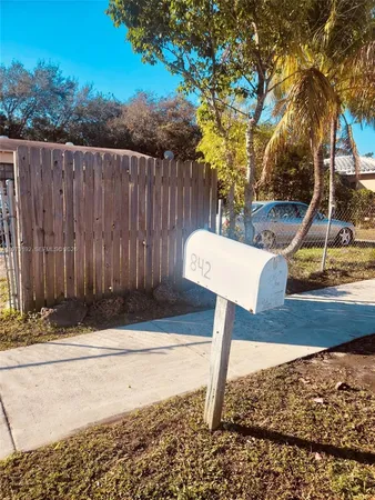 $850 | 842 Northwest 107th Street, Unit A, Miami, FL 33168