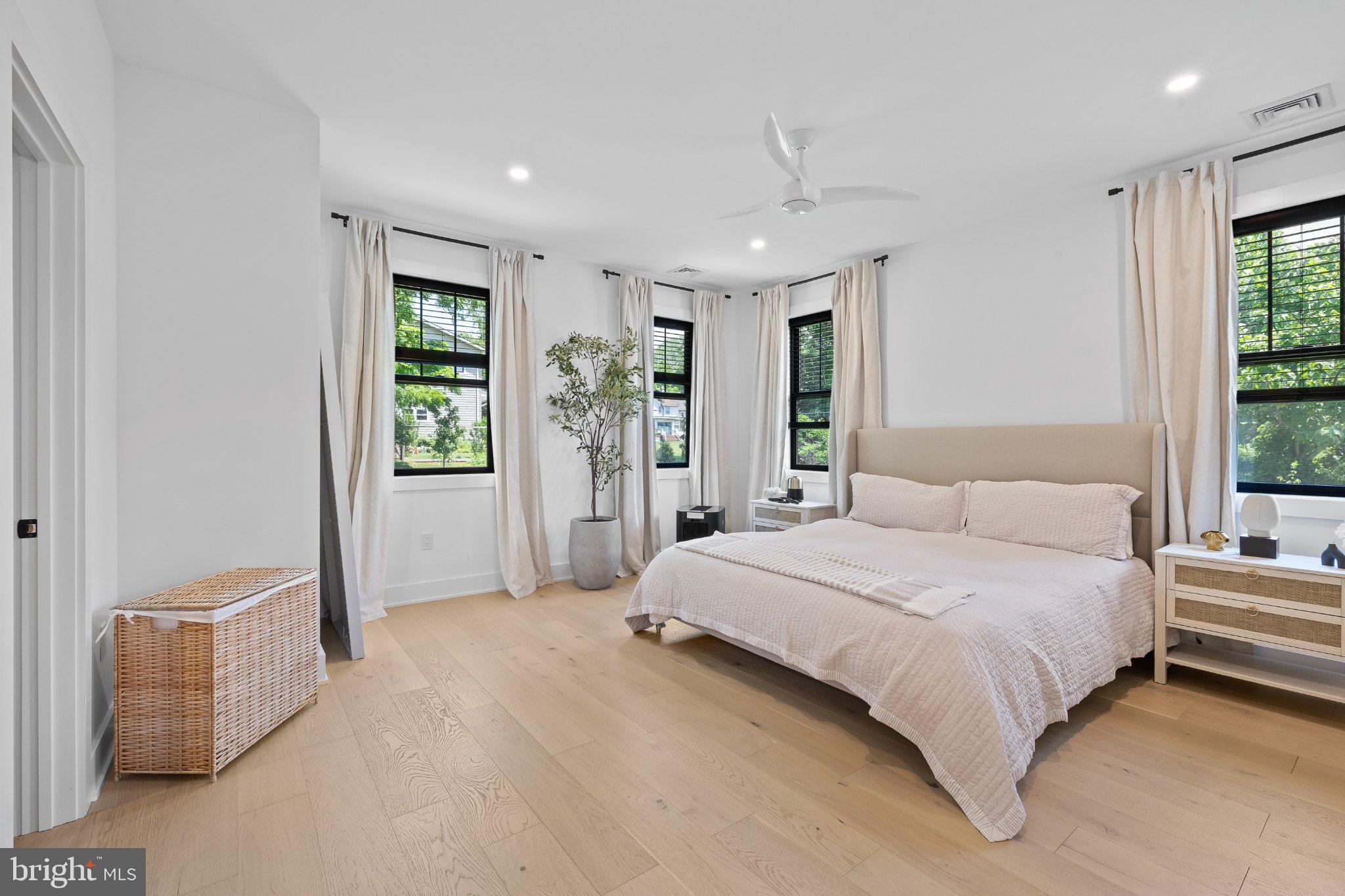 985 Henry Avenue Wayne, PA 19087 - Photo 18 of 28 Bright and airy modern bedroom retreat.