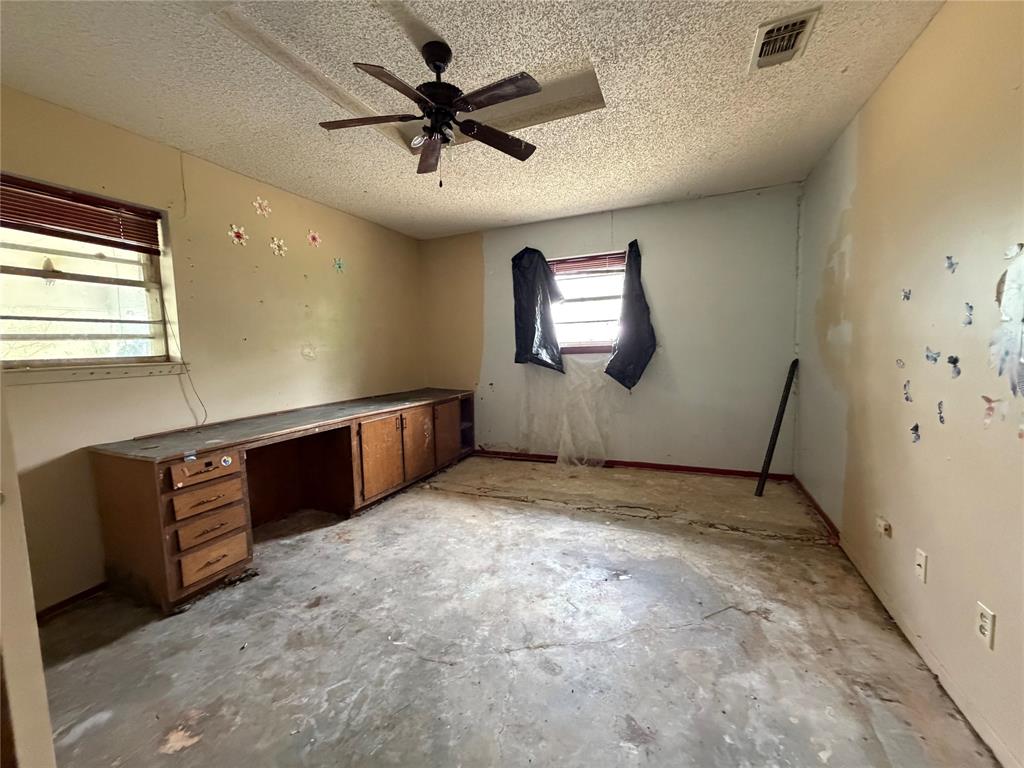 1490 County Road Paris, TX 75462 - Photo 4 of 8