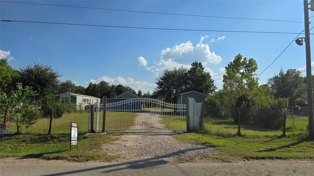 $1,400 | 2717 County Road 3479B, Cleveland, TX 77327