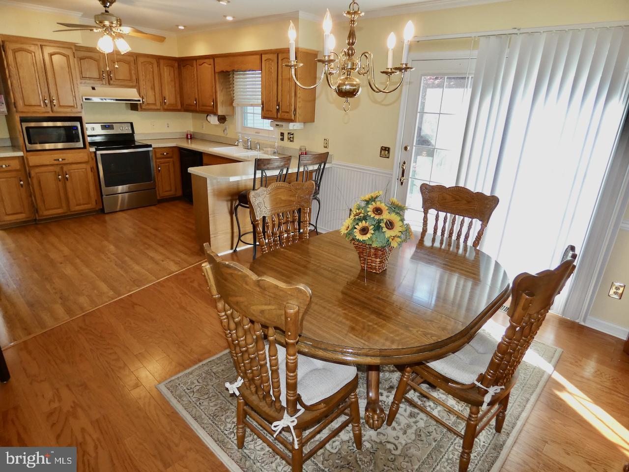260 Clarks Corner Road New Castle, DE 19720 - Photo 14 of 85 Warm and inviting kitchen space.