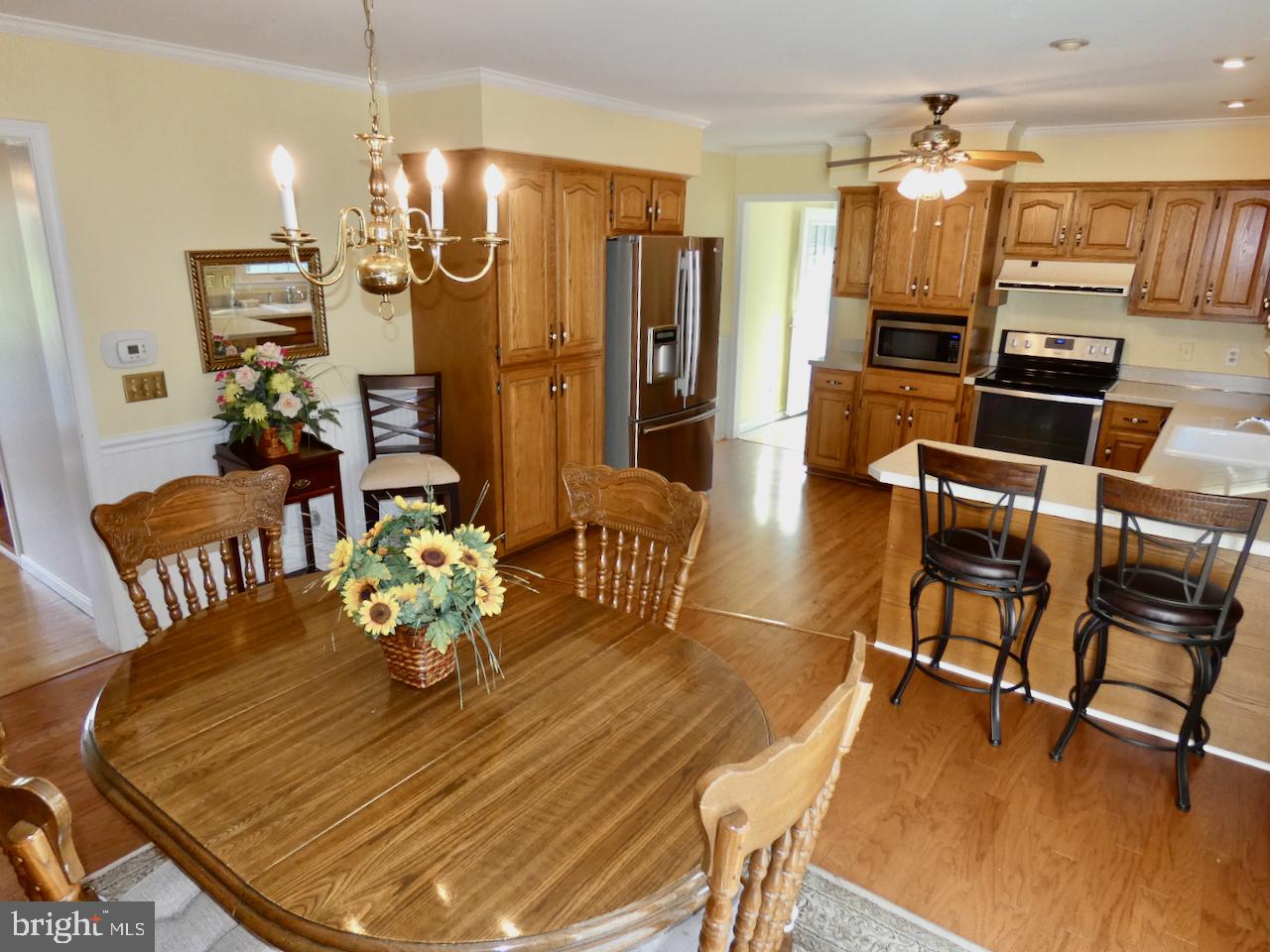 260 Clarks Corner Road New Castle, DE 19720 - Photo 15 of 85 Warm and inviting kitchen space.