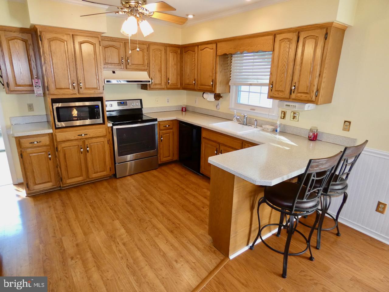 260 Clarks Corner Road New Castle, DE 19720 - Photo 17 of 85 Warm and inviting kitchen space.