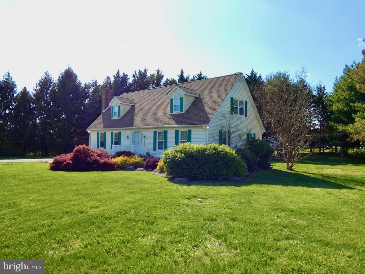 260 Clarks Corner Road New Castle, DE 19720 - Photo 3 of 85 Charming home amidst lush greenery.