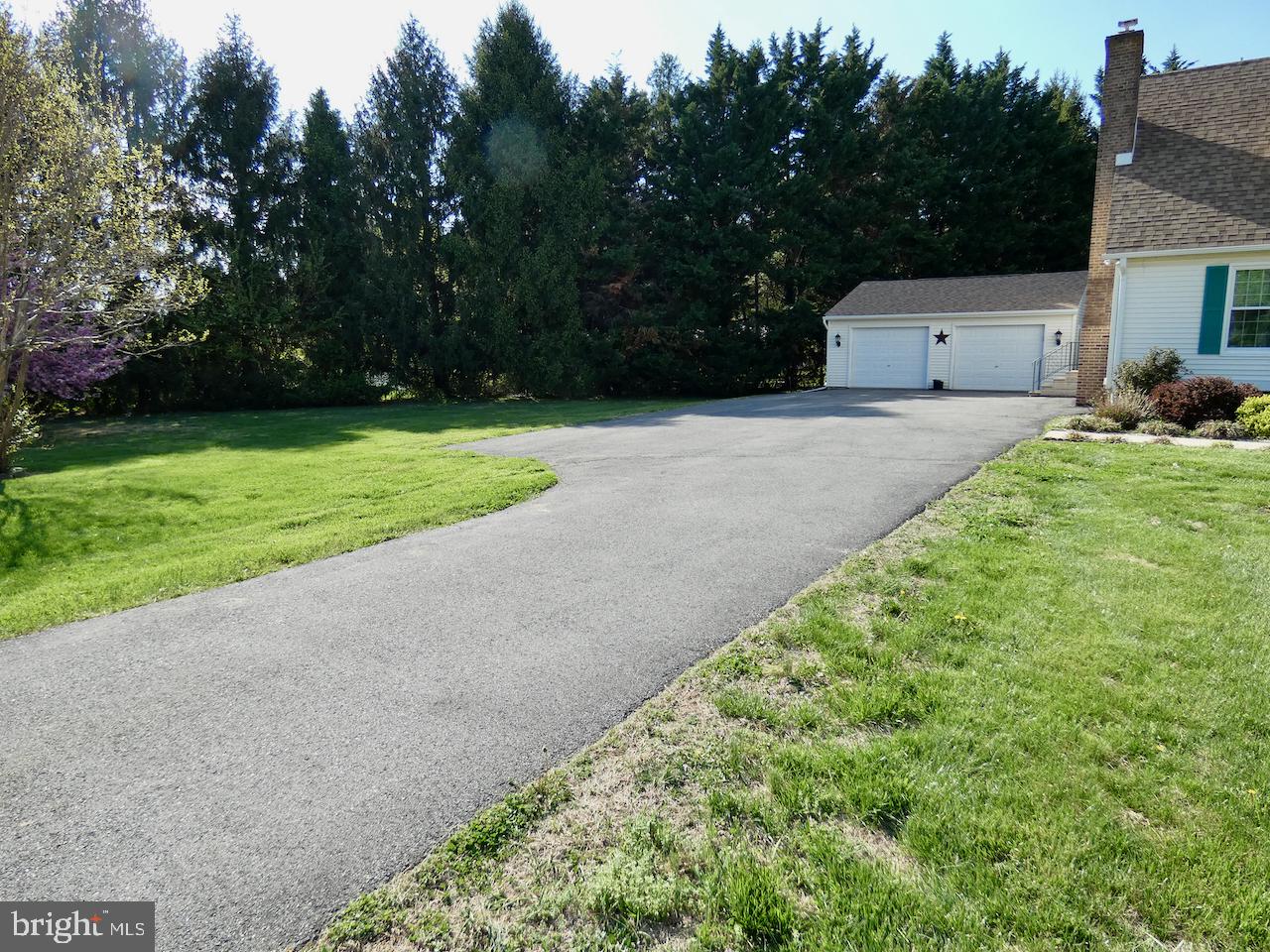 260 Clarks Corner Road New Castle, DE 19720 - Photo 70 of 85 Charming driveway leads to home.