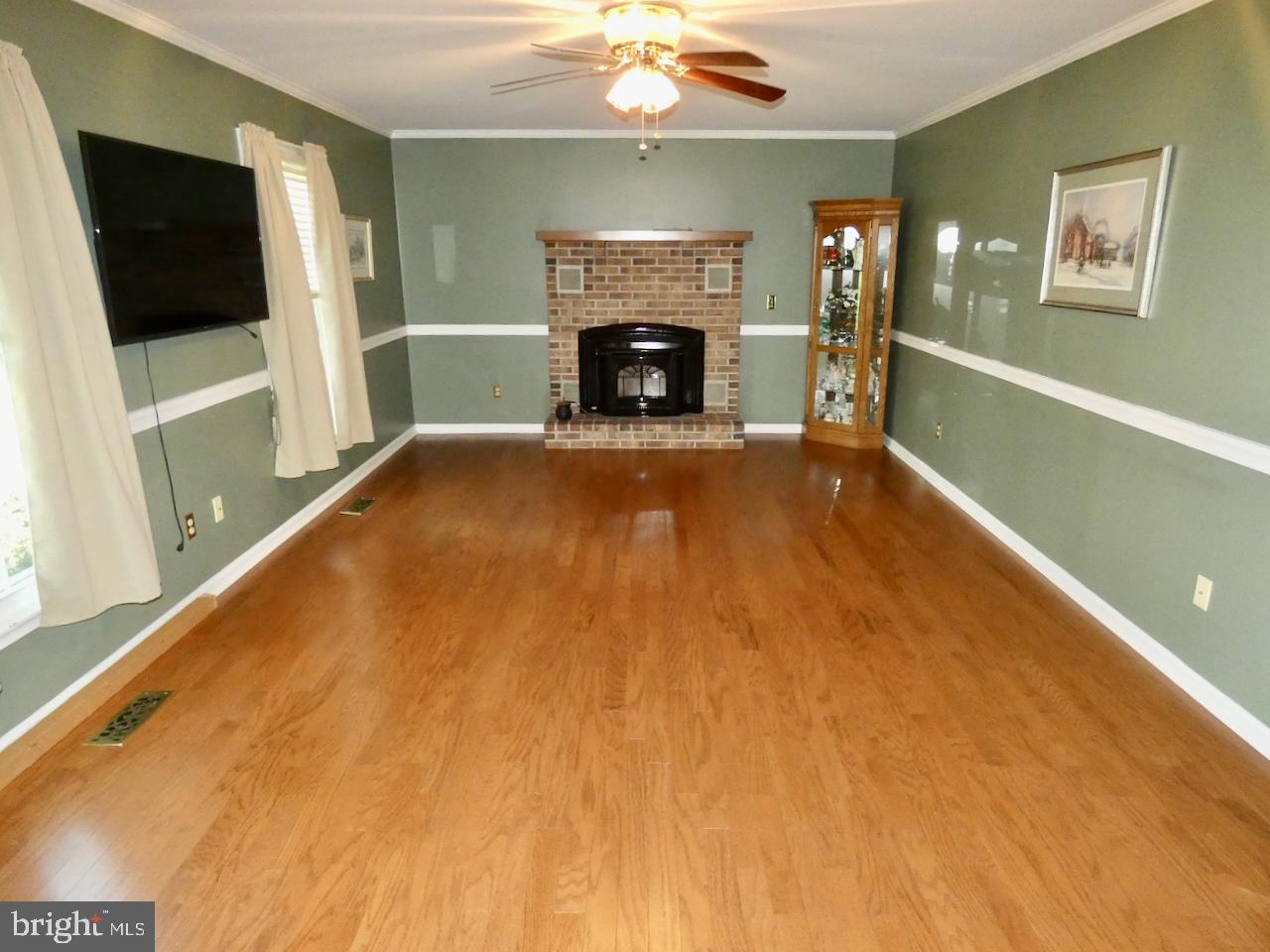 260 Clarks Corner Road New Castle, DE 19720 - Photo 7 of 85 Spacious living area with cozy charm.